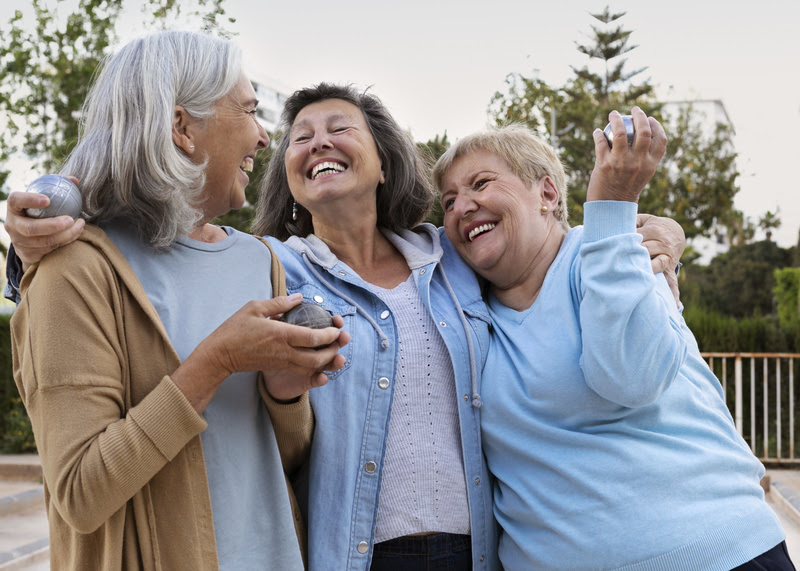 Amizade depois dos 60: Como manter e fazer novos amigos